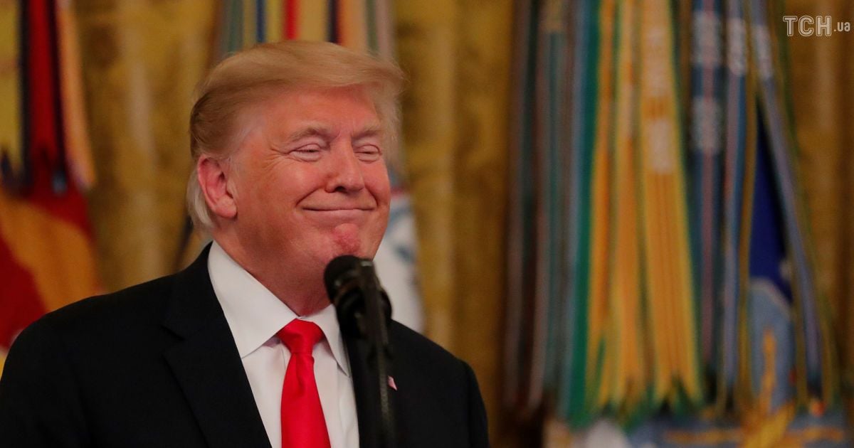 Порноакторка випускає відверті мемуари про стосунки з Трампом