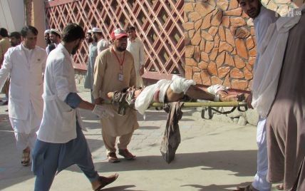 В Афганистане смертник взорвал себя в толпе людей: более полутора сотен погибших и раненых