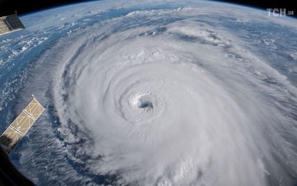 Ураган "Флоренс", который угрожает восточному побережью США, ослабел