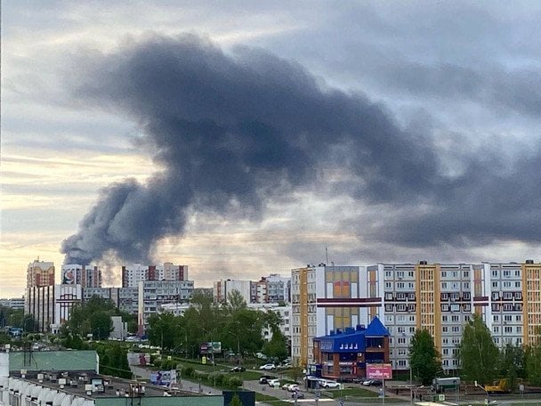 В России загорелся завод "КАМАЗ", обеспечивающий российскую армию (фото, видео)