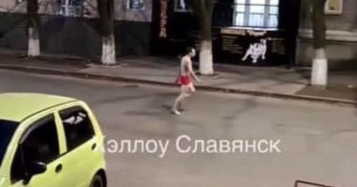 У Слов'янську центром міста пронісся "дух Нового року" в самих плавках: напівголого бігуна затримали (відео)