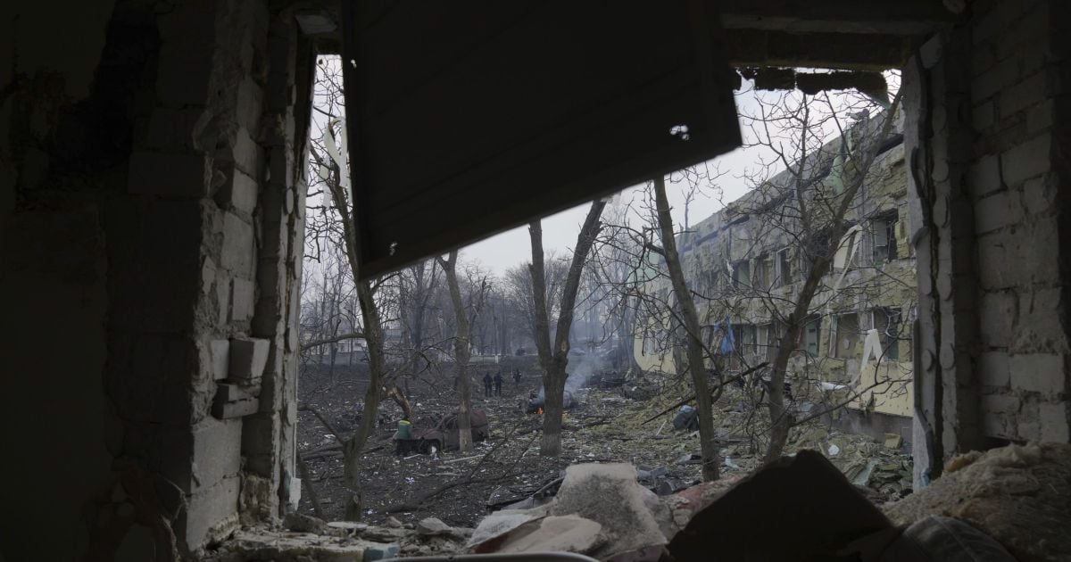 Хочуть зробити попелище мертвої землі: окупанти скинули дві надпотужні авіабомби на Маріуполь
