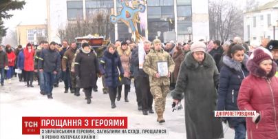 По всій країні прощалися з героями, які загинули на Сході
