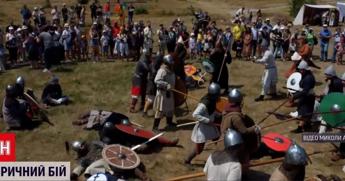 Столиця - в облозі: у столиці відтворили бій між воїнами Київської Русі та печенігами
