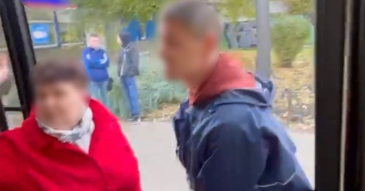 В Киеве мужчина не выпускал из маршрутки женщину с детской коляской: как его наказали