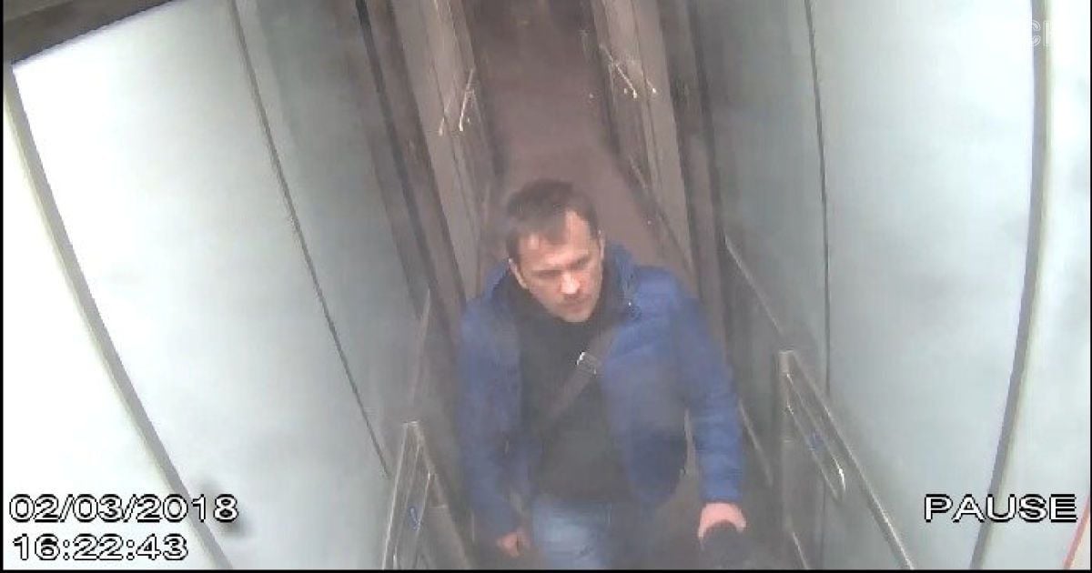 "Путин вручает Саше орден и жмет руку": Bellingcat опубликовал полное досье второго отравителя Скрипаля