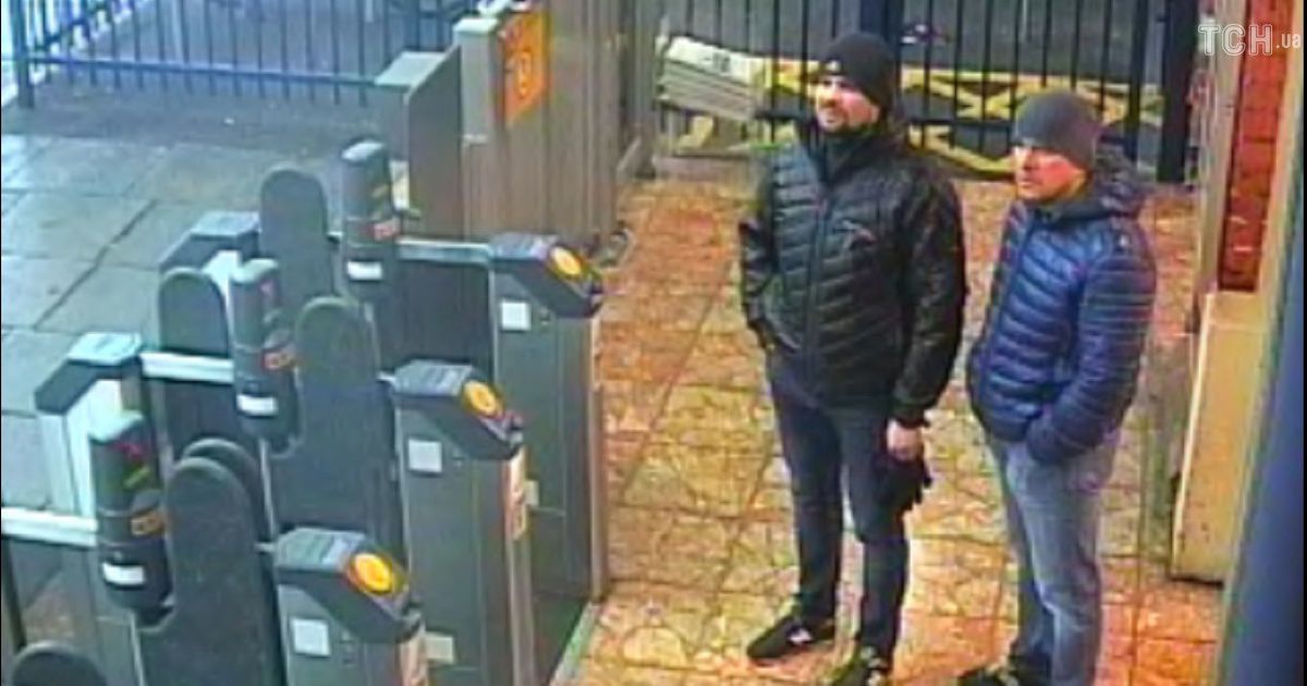 Британская полиция опубликовала новые видео с "отравителями Скрипалей" и фото флакона с "Новичком"