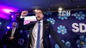 Лидер "Шведских демократов" Джимми Акессон реагирует на данные экзит-поллов.