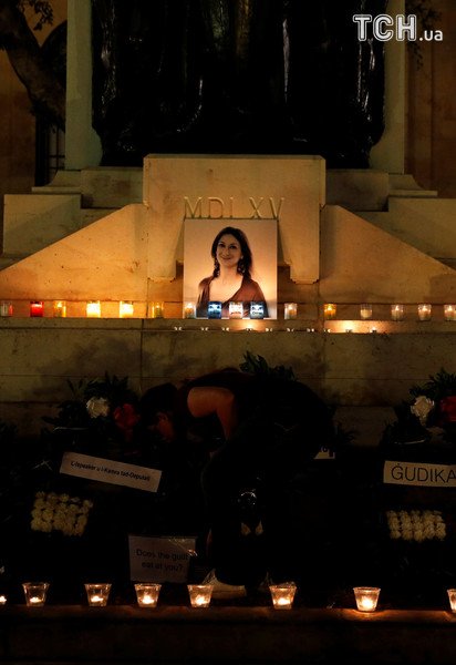 Свічки та квіти: на Мальті вшановують пам’ять журналістки, яка розслідувала Panama Papers