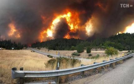 2000 пожежників та 100-метрова димова завіса: у Каліфорнії вирують лісові пожежі