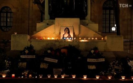 Свічки та квіти: на Мальті вшановують пам’ять журналістки, яка розслідувала Panama Papers