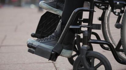 Найбільш вражаючі фрагменти соціального експерименту Вітвіцької та Карпи на інвалідному візку