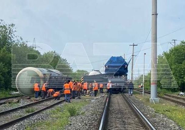 Біля російського Ульяновська із рейок зійшли вагони із газом та бензином. Фото: російські тг-канали / © 