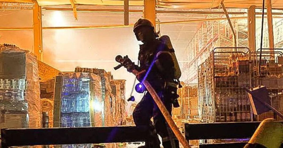 Фото з місця ракетного удару по Одесі 14 червня / Фото: ДСНС, з відкритих джерел