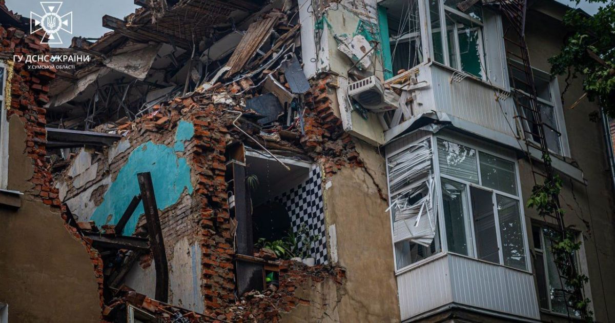 Видео с первыми минутами после атаки дронами по Сумам было снято на камеры полицейских/Фото: ГСЧС Украины