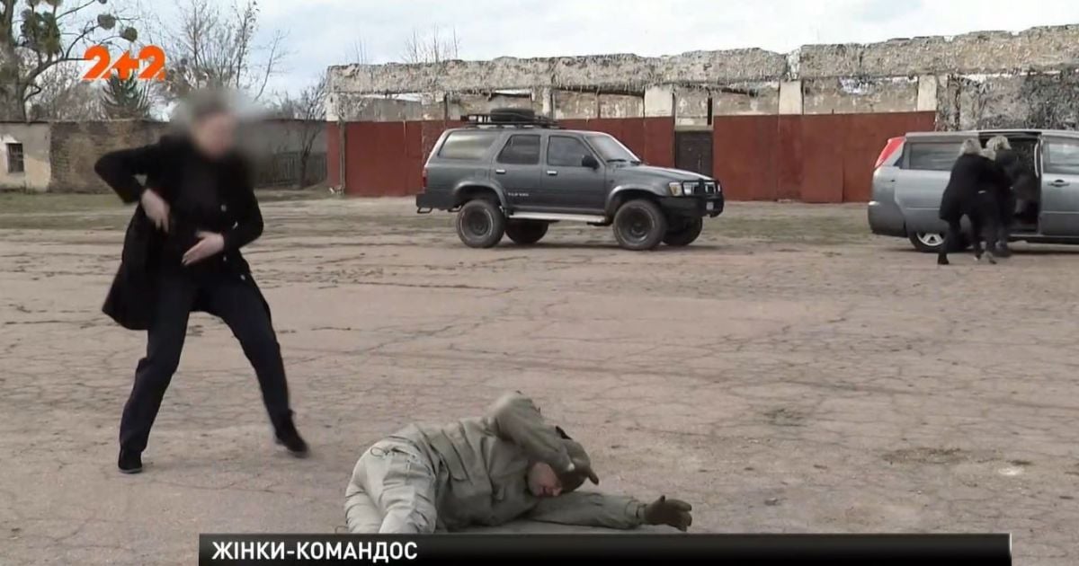 Освобождают заложников и ловят террористов: как тренируется украинский женский спецназ