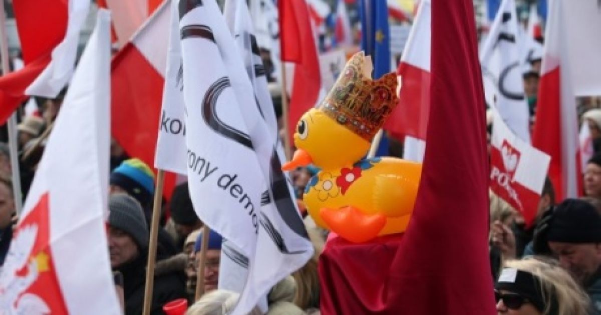 Варшава, марш підтримки Валенси / © Polska Agencja Prasowa