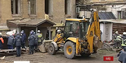 Из-под обломков разрушенного дома в центре столицы утром достали два тела