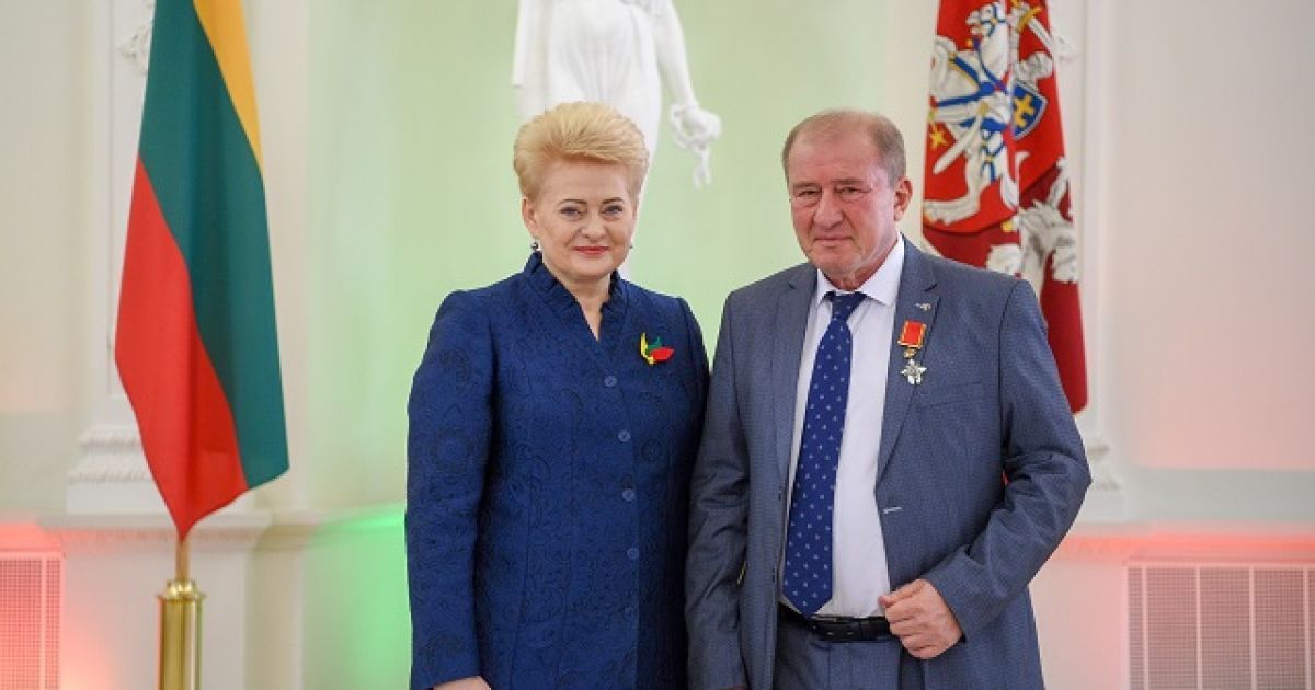Грибаускайте наградила замглавы Меджлиса Рыцарским крестом Ордена за заслуги перед Литвой