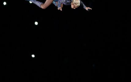 Perfect Illusion: зрелищный прыжок Леди Гаги с крыши на Супербоул оказался ненастоящим