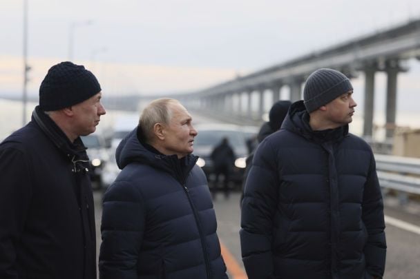 Володимир Путін інспектує Кримський міст, 2 грудня 2022 року / Associated Press / ©
