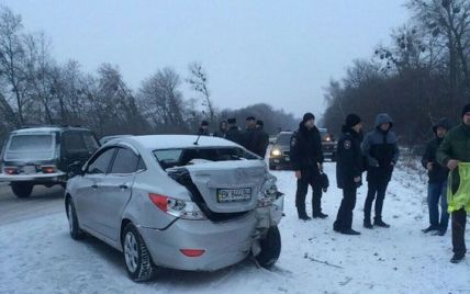 На Рівненщині поліцейський загинув, коли допомагав витягати машини з кювету