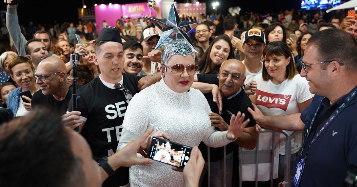 Ексклюзив ТСН. Як Сердючка шампанське пила та ледь не зняла зірку під час виступу у клубі Тель-Авіва