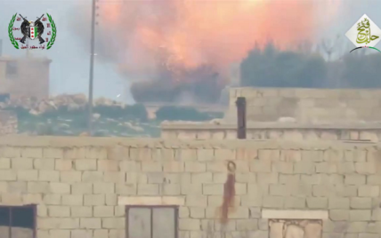 Сирийские повстанцы показали на видео, как подбили ракетой российский танк Т-90