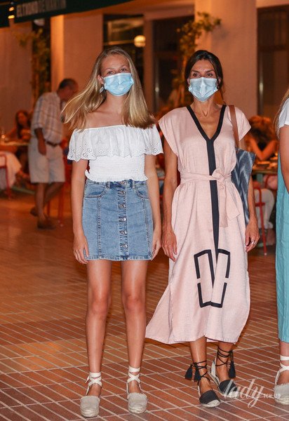 Королева Летиція з чоловіком і дітьми / © Getty Images