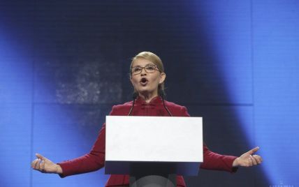 Небагатослівна Тимошенко з чоловіком проголосувала на виборах