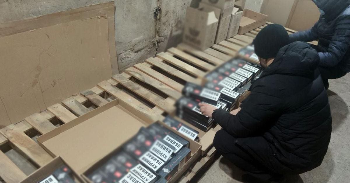 Несмотря на рейды полиции, нелегальные сигареты "duty free" свободно продаются в Киеве - СМИ