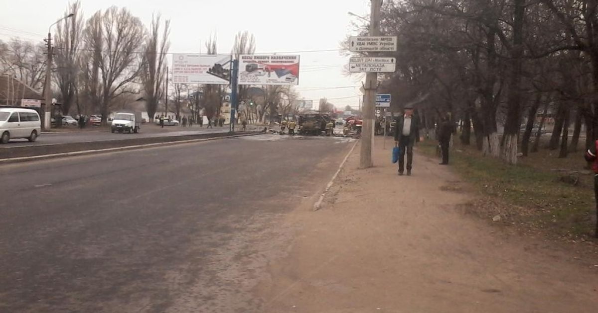 У Макіївці після ДТП згорів військовий "Урал"_2 / © Типичная Макеевка Вконтакте