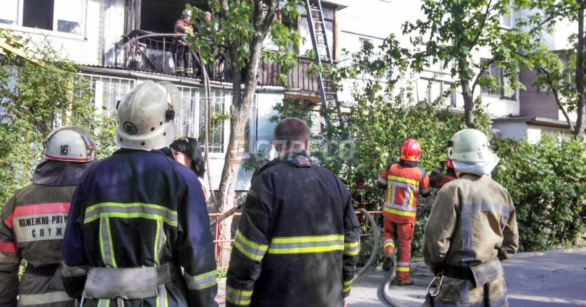 В Киеве из-за окурка на балконе сгорели три квартиры