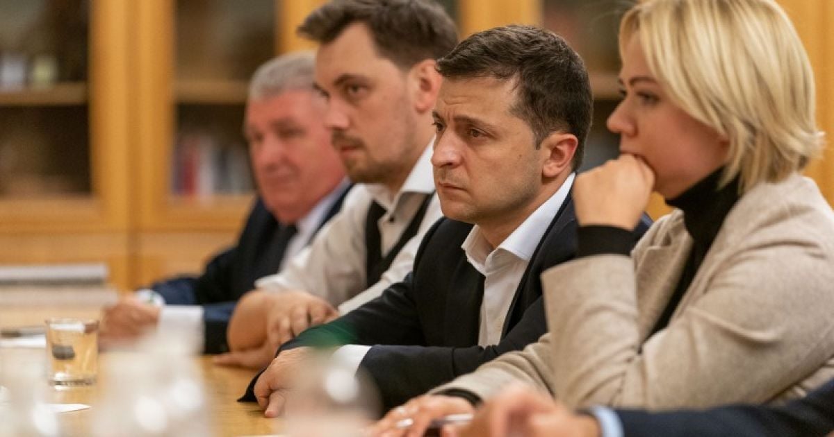 Зеленський зустрівся з рідними загиблих на Донбасі і пообіцяв врегулювати суперечливі питання