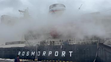 В порту Петербурга загорелся российский ледокол "Ермак"