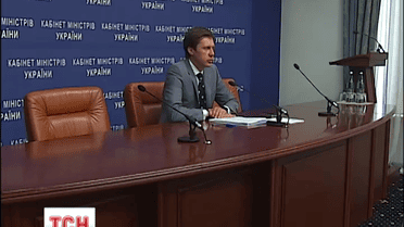 Корреспонденты ТСН заставили Шевченко рассказать, куда и за какие средства он летал в начале марта