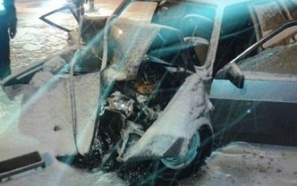 У Харкові "дев'ятка" на швидкості врізалася у снігоприбиральну машину, загинула дівчина