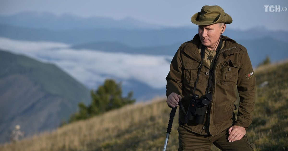 Без обнаженного торса, но с палкой для ходьбы. Путин снова отдохнул в Сибири