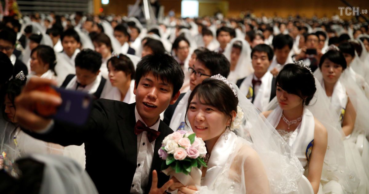 В Южной Корее одновременно поженились 4 тысячи пар. Не все молодожены были знакомы до свадьбы