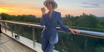 В шортах, шляпе и на шпильках: стильная Катя Осадчая на съемках "Светской жизни"