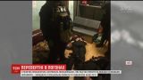 Прокуратура затримала поліцейських, які зухвало грабували людей на Центральному вокзалі столиці