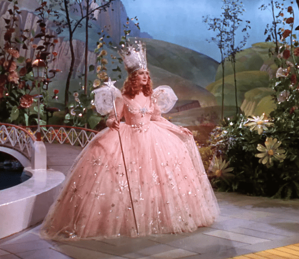 Біллі Берк у ролі Доброї відьми Глінди / © скриншот з відео