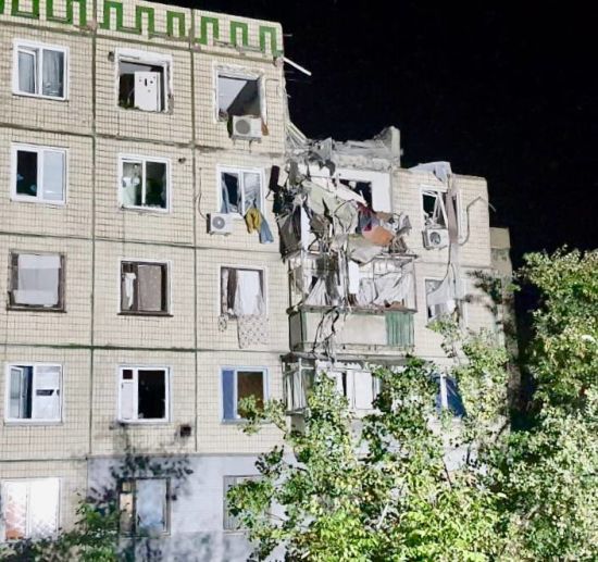 Росія завдала потужного удару по Нікополю: місто без води, зруйновано житлові будинки (фото)
