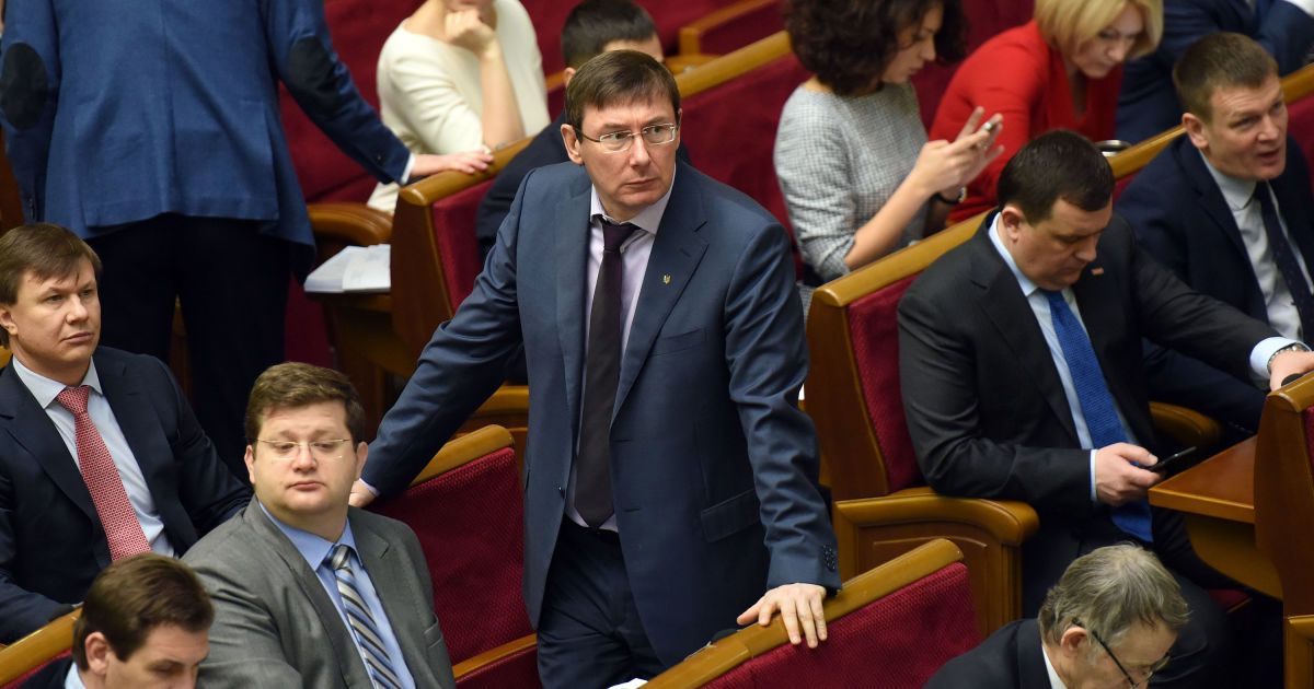 БПП и УДАР договорились об объединении, а с НФ переговоры идут вяло.