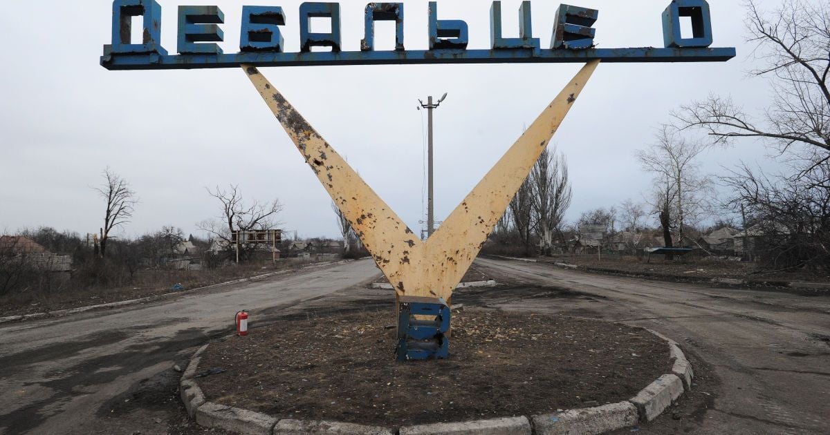 Террористы сообщили о взрыве рейсового автобуса в Дебальцево, есть погибшие