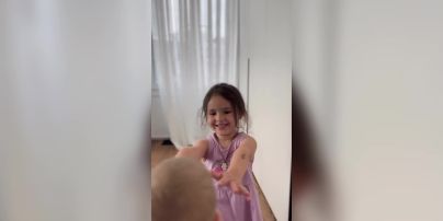 Жена Тимура Мирошниченко показала первую встречу дочери с приемным братом