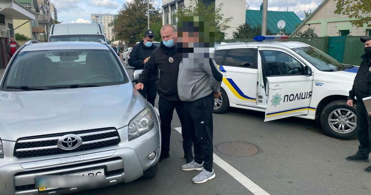 Полиция установила мужчину, который под Киевом совершил нападение на кандидата в депутаты