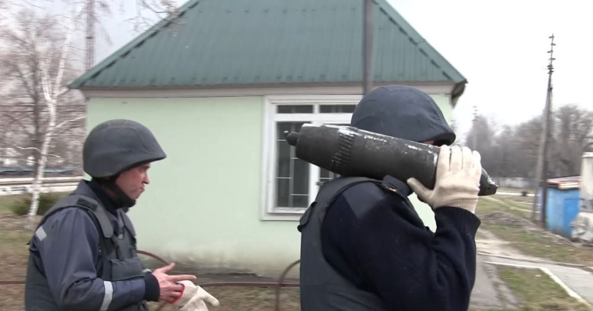 На военном складе под Мариуполем возобновились взрывы