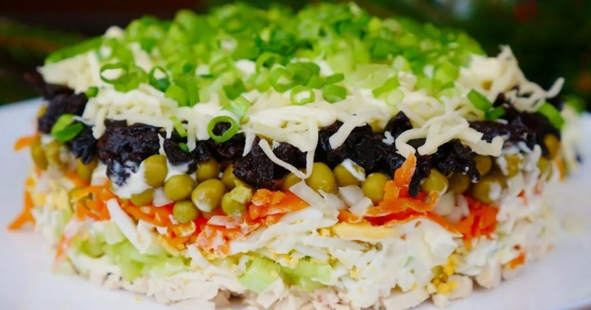 Салат "Празький": рецепт (фото з сайту Смачненьке)