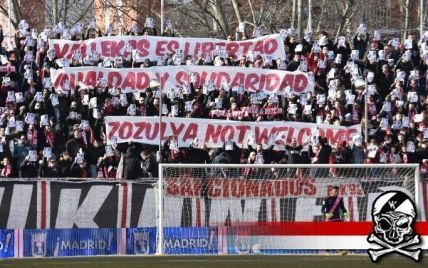 Фанати "Райо Вальєкано" перетворили матч команди в акцію протесту проти Зозулі